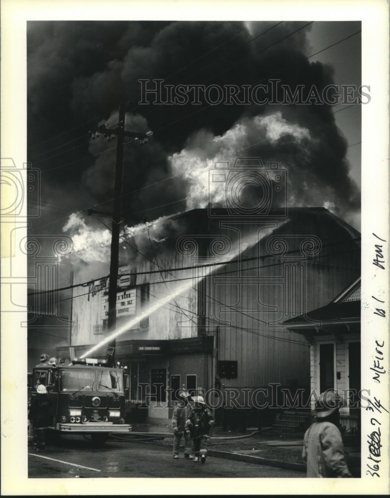 1990 Press Photo Firemen fight fire at Old Paris Theater, Elysian Fields Street - Historic Images