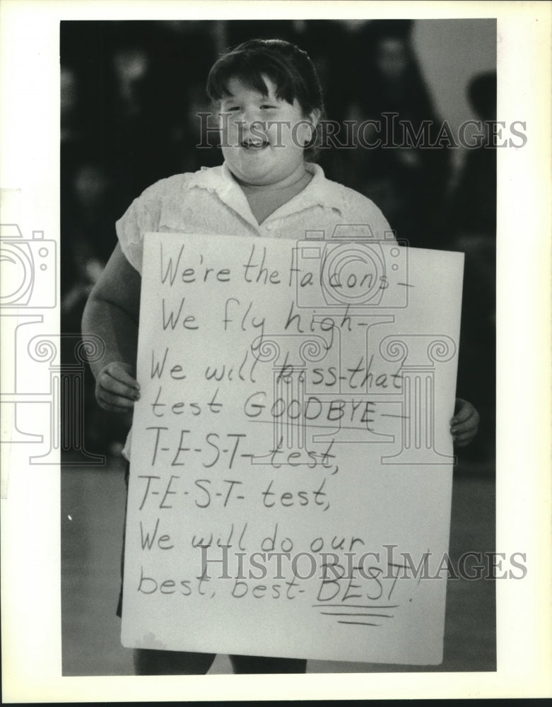 1989 Press Photo Fifth Ward Junior High&#39;s Jenny Beale holds pep rally sign. - Historic Images