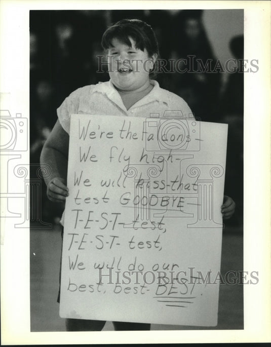 1989 Press Photo Fifth Ward Junior High's Jenny Beale holds pep rally sign. - Historic Images