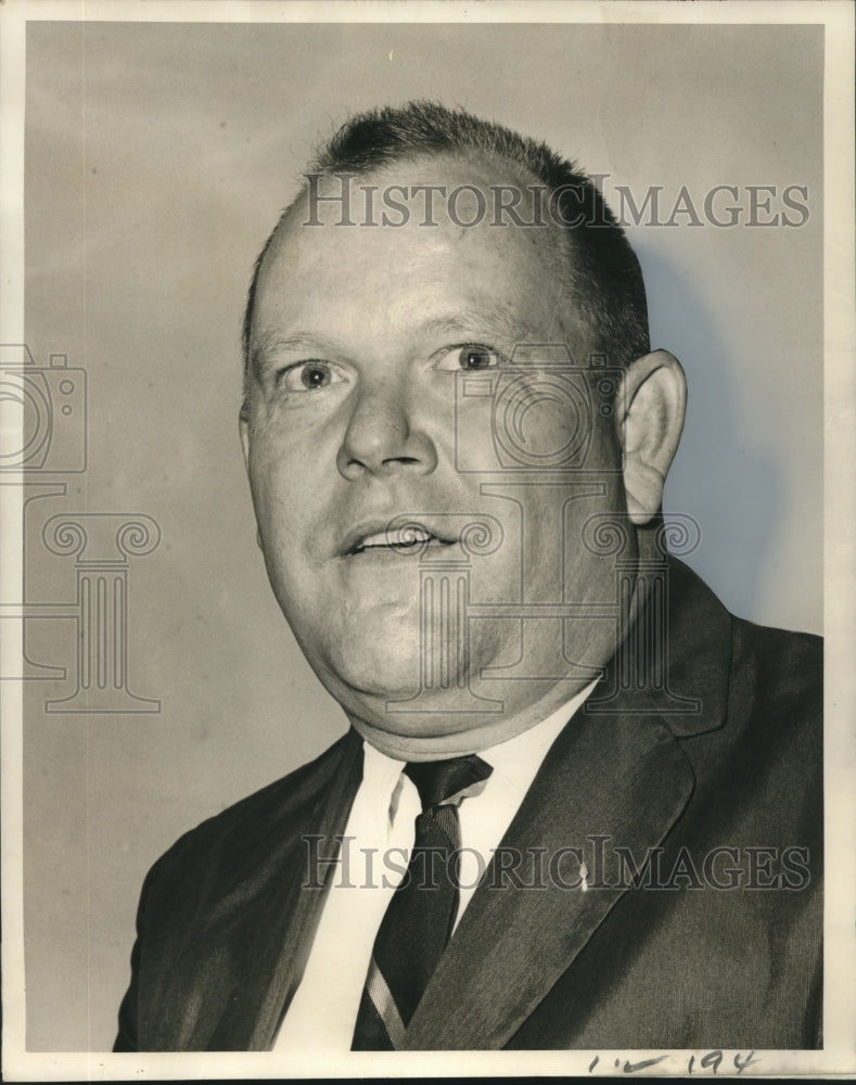 1966 Press Photo Edward C. Field, district paint center supervisor - nob10316 - Historic Images