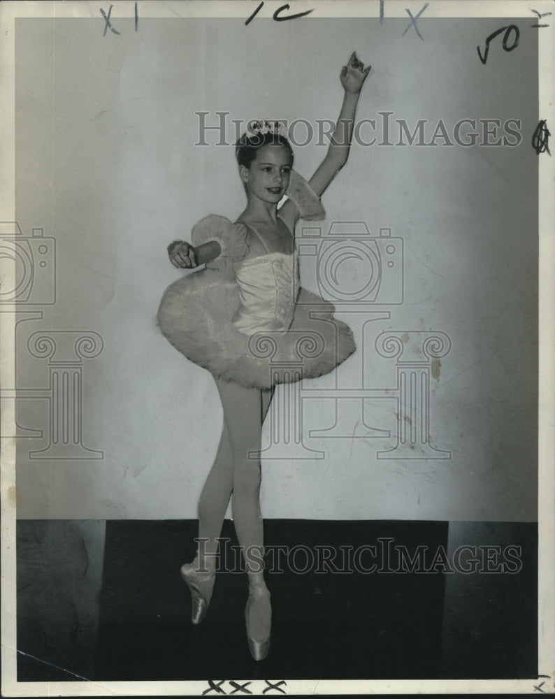 1963 Press Photo Anne Field, winner of Junior Philharmonic Society competition. - Historic Images