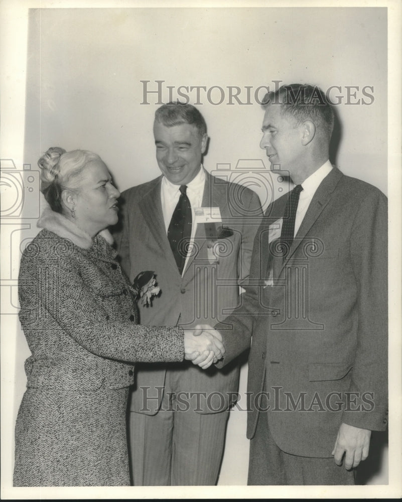 1960 Press Photo Beatrice Field with others at AAC Southern Regional Conference. - Historic Images