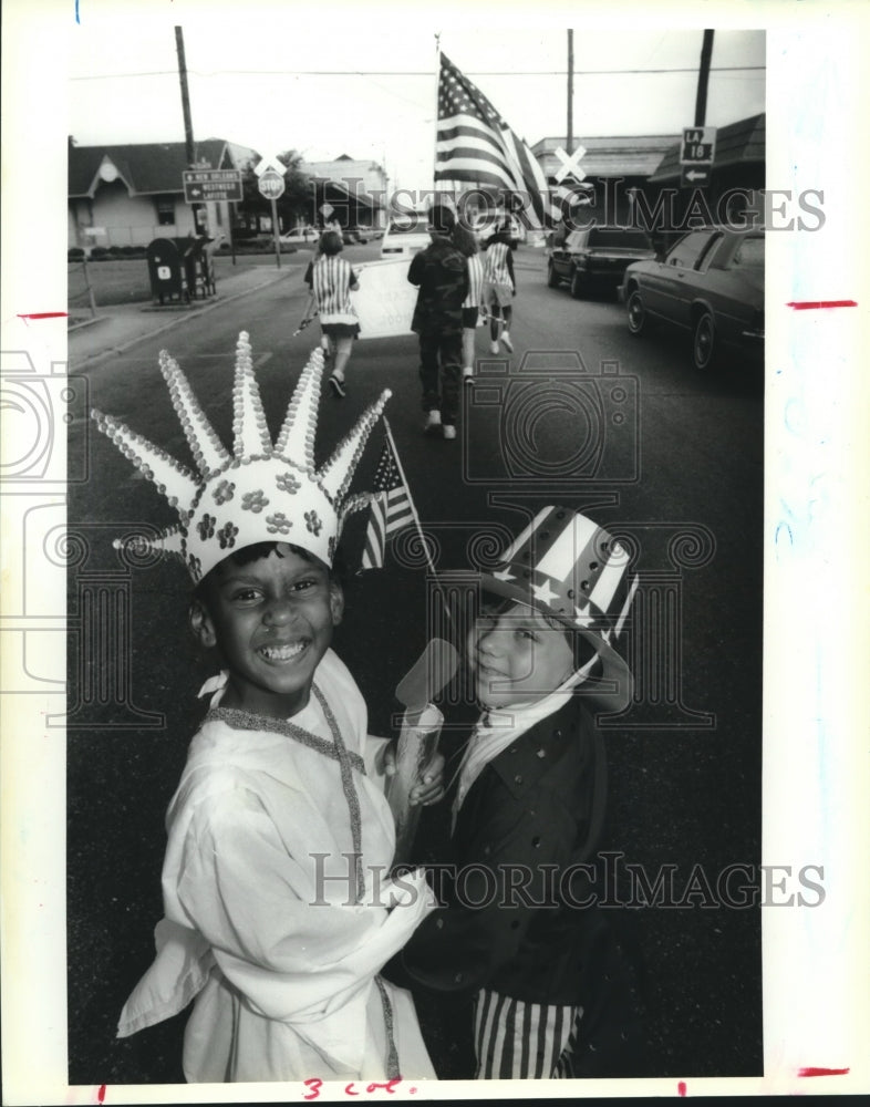 1992 Press Photo Chelsey Stamps &amp; Jeffrey Hopstetter in Amelia Day Care Parade - Historic Images