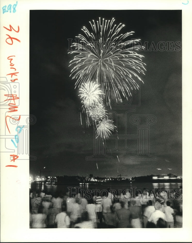 1988 Press Photo New Orleans Fireworks, Fourth of July - Historic Images