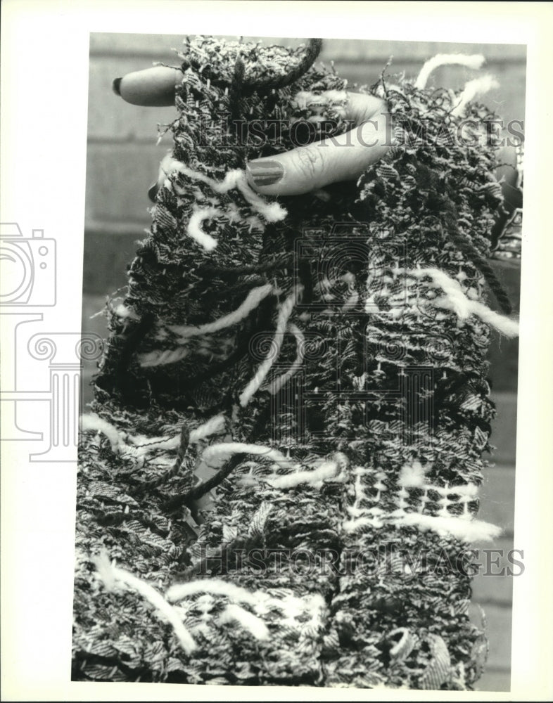 1995 Press Photo Piece of material made from a waist loom, Fiber Arts Heritage - Historic Images