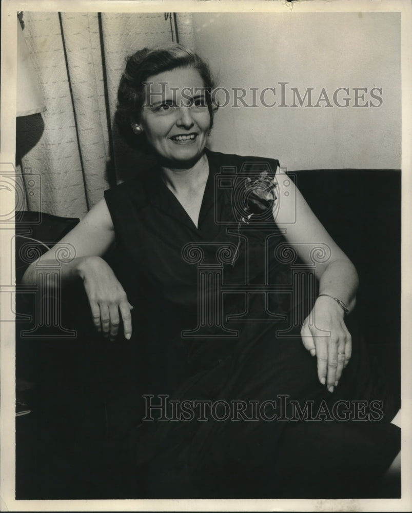 1952 Press Photo Ejected School Board candidate Mrs. Walter W. Fife - nob10461 - Historic Images