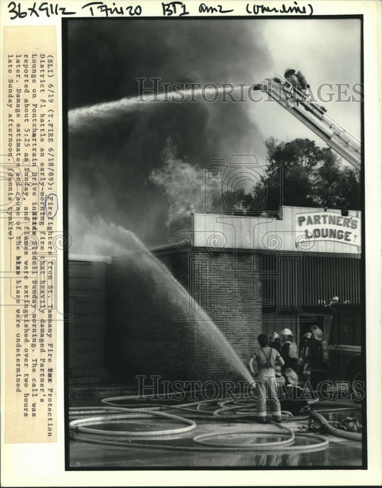 1989 Press Photo Firefighters battle fire that damaged Partner's Lounge, Slidell - Historic Images