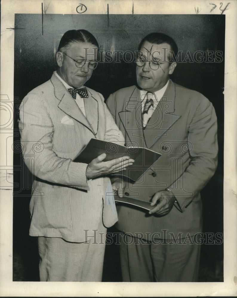 1949 W.C. Fletcher &amp; Tate look over LA Wholesale Grocers program. - Historic Images