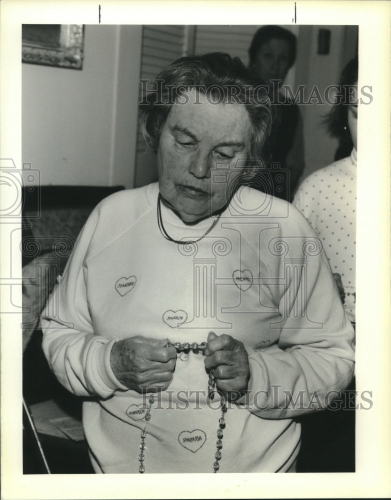 1990 Press Photo Katherine Fogarty attends the &quot;Monday Night at the Rosary&quot; - Historic Images