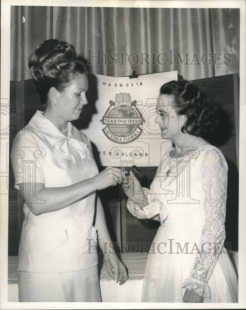 1966 Press Photo Mrs. James Glancey and Mrs. William E. Fleming, Toastmasters - Historic Images