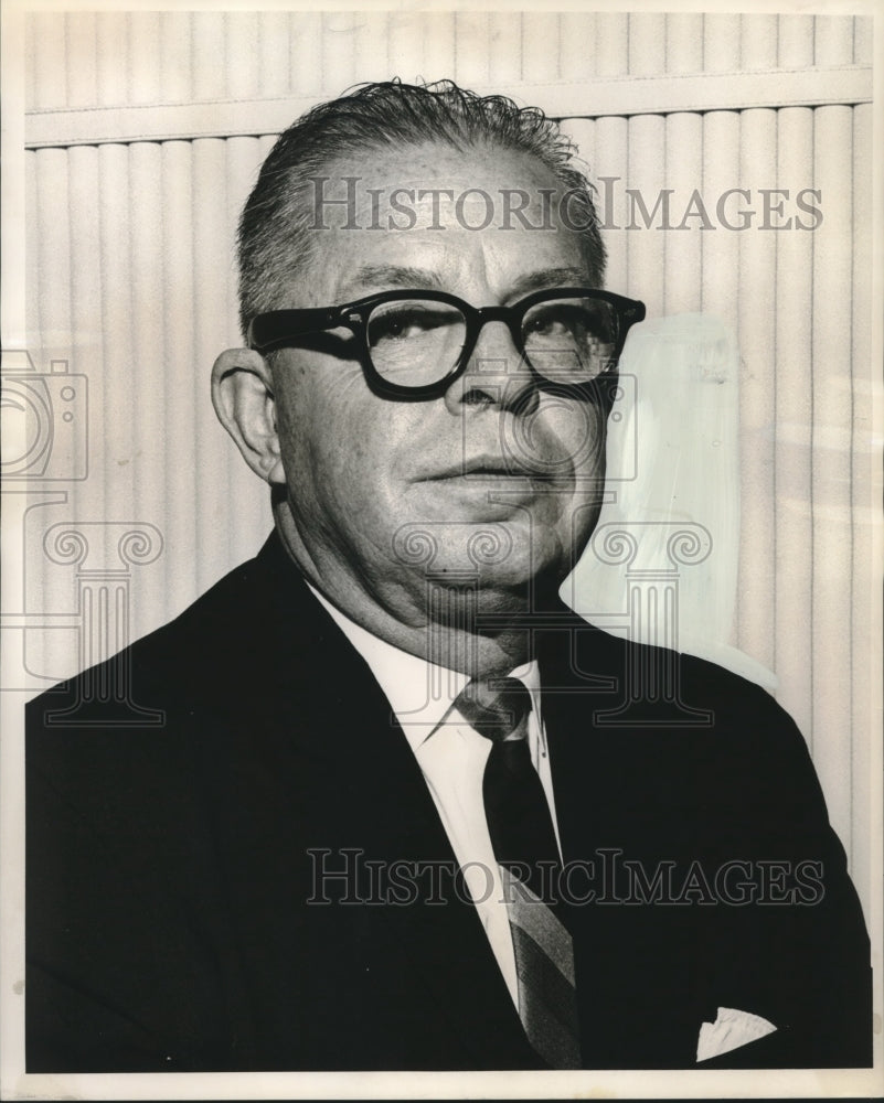 1964 Press Photo Warren Fogarty, Most Loyal Gander of Louisiana Pond. - Historic Images