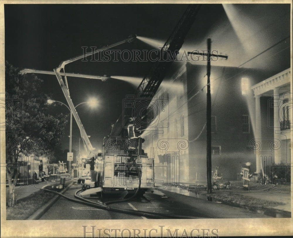 1990 Press Photo Firemen on scene of VJ&#39;s Grocery &amp; Liquor Store fire - Historic Images