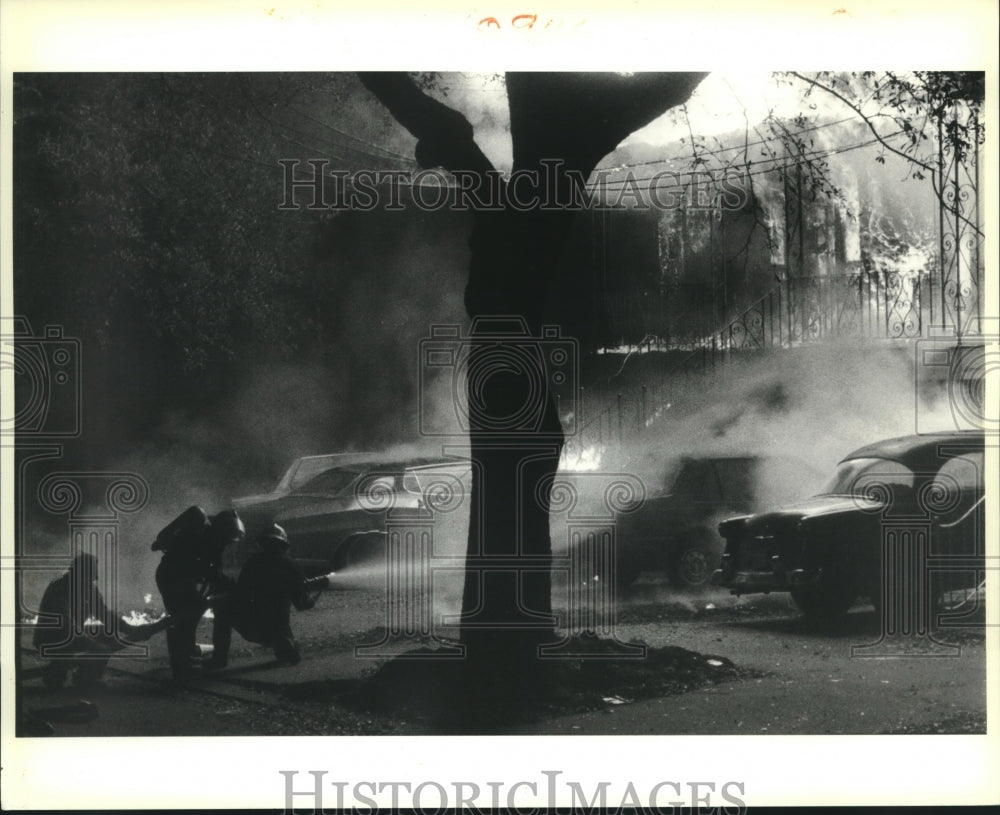 1988 Press Photo Firemen on scene of car fire in parking lot. - nob10592 - Historic Images