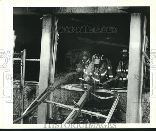 1993 Press Photo Firemen work on "hot spots" as others throw out burned desks. - Historic Images