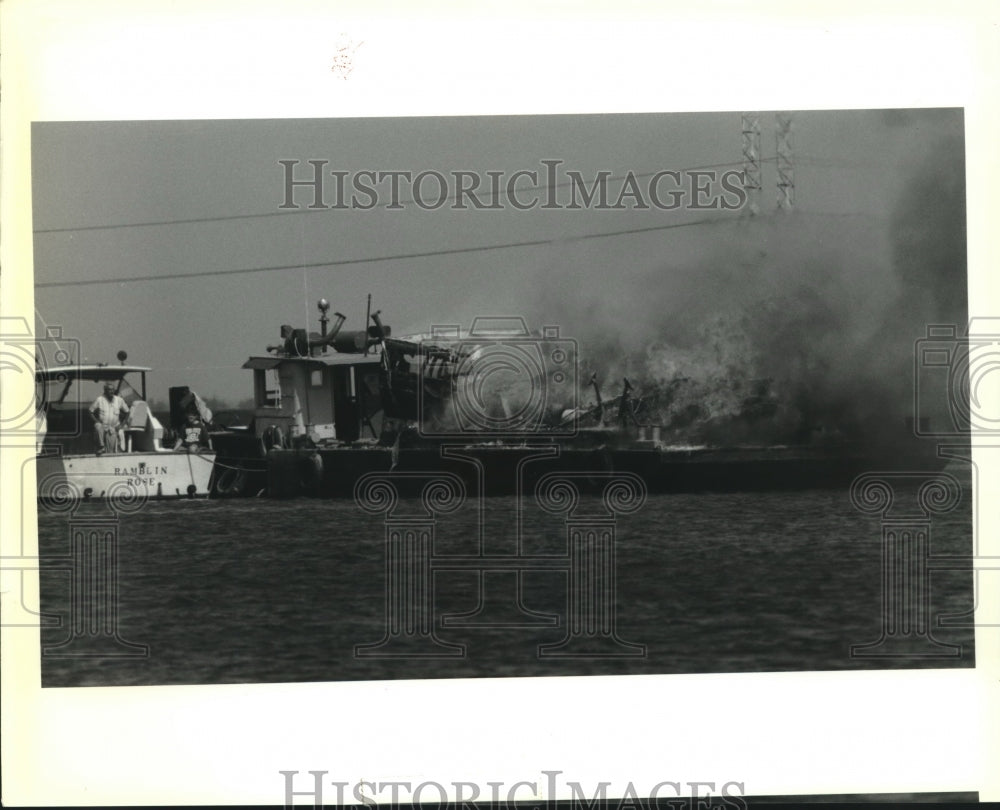 1992 Press Photo Firefighters extinguish a fire on a barge in Bayou Bienvenue - Historic Images