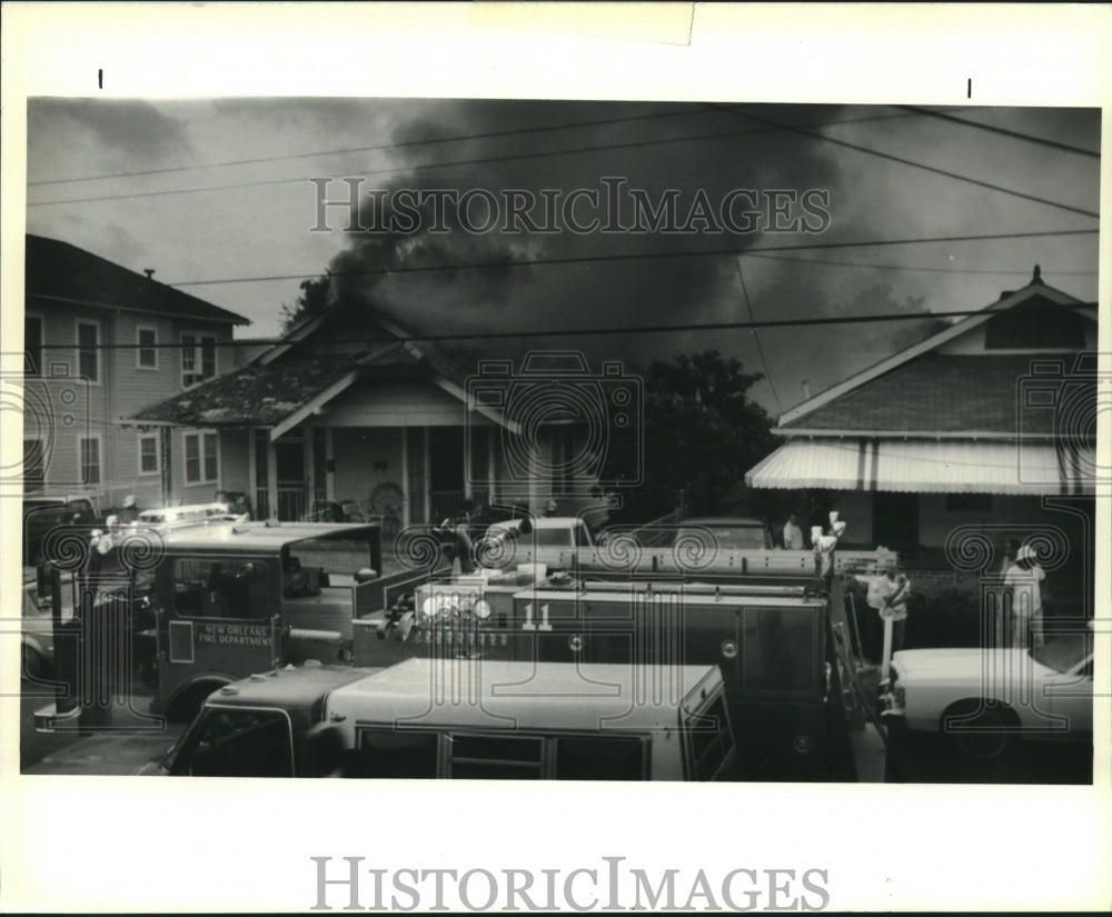 1991 Press Photo New Orleans firemen battling blaze on 3117-19 General Taylor - Historic Images