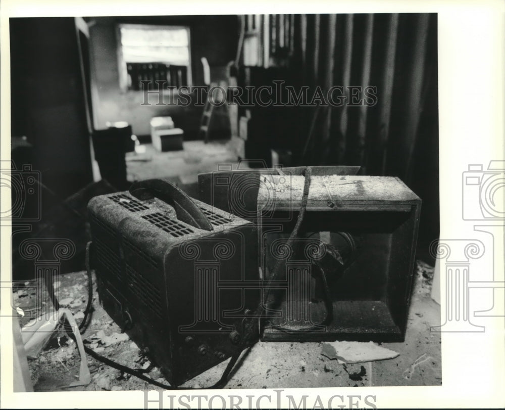 1991 Press Photo Soot covered appliances at Hadden Hall in Covington. - Historic Images