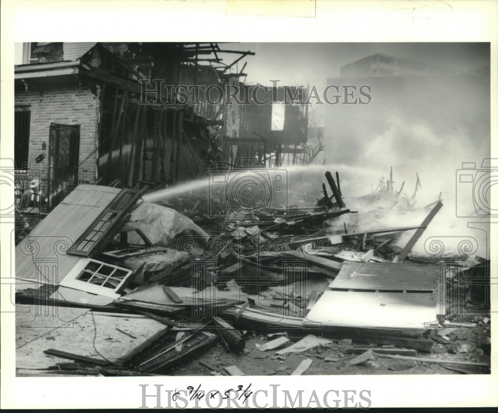 1991 Press Photo Aftermath of a store that was blew up at  Sartago and Clio - Historic Images