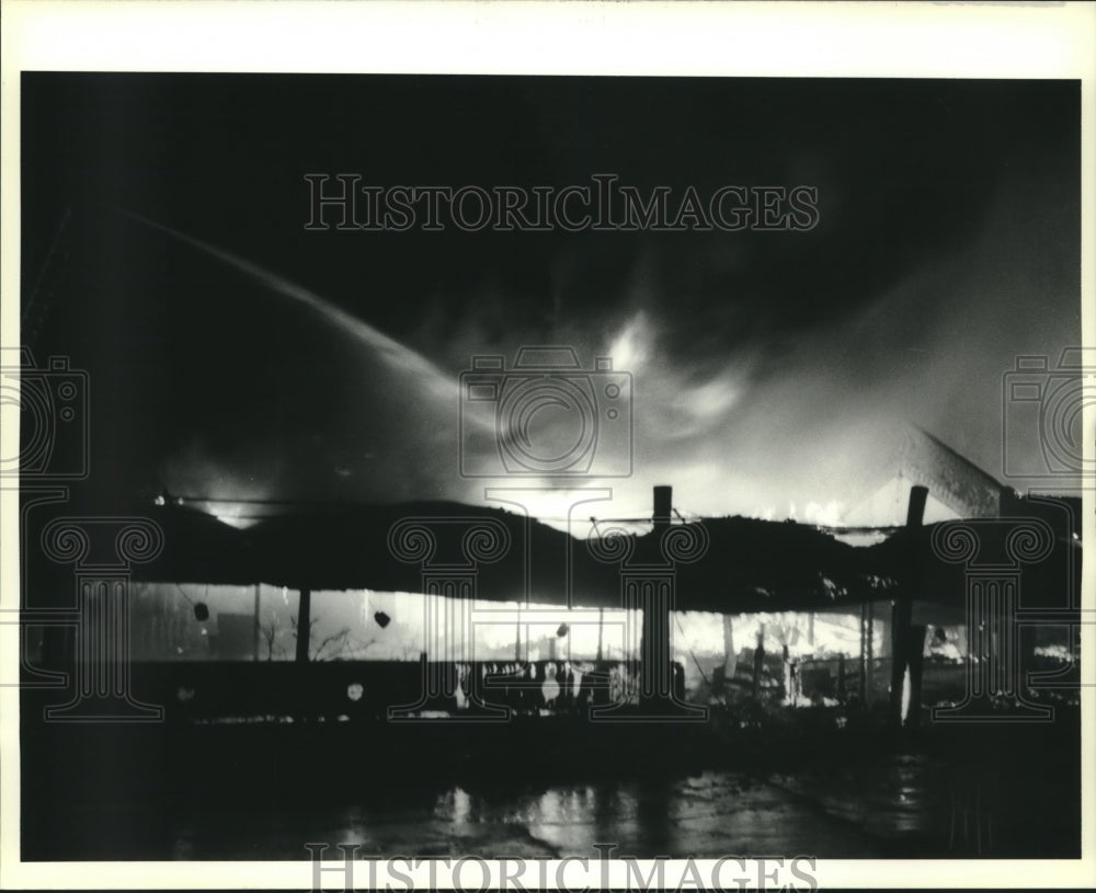 1990 Press Photo Firemen battle fire that destroyed the Balhi Hai Restaurant - Historic Images