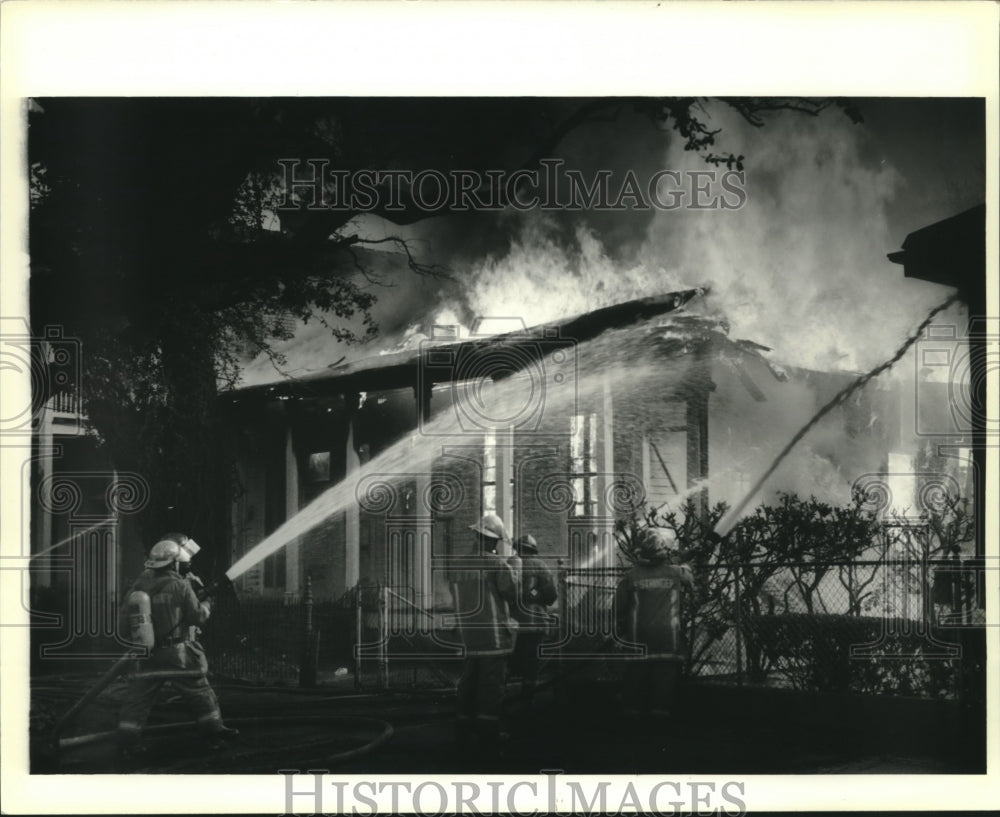 1990 Press Photo Firemen battle a 3 alarm fire on Washington Avenue. - nob10668 - Historic Images