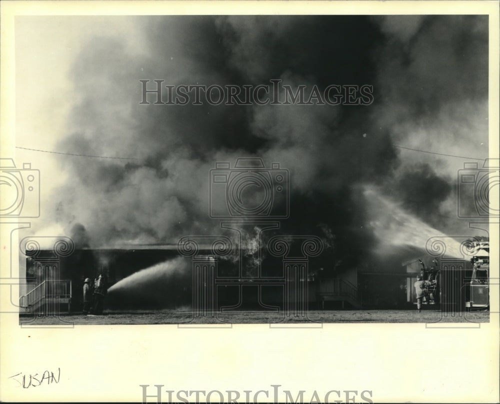 1990 Press Photo Firefighters fight a fire at Alice M. Hart Elementary. - Historic Images