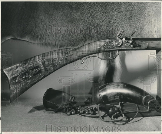 1969 Press Photo Butt, stock and lock of same piece with primer and powder horns - Historic Images