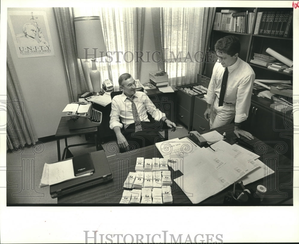 1987 Press Photo Archdiocese spokesman Tom Finney and his assistant Jeff Marcon - Historic Images