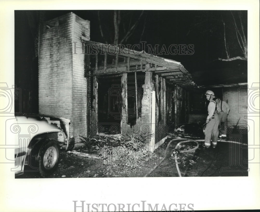 1994 Press Photo Fire at Charles Morgan home at 51 Glenwood Drive, Harahan - Historic Images