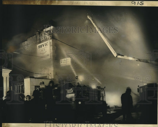 1980 Press Photo Firefighters battled blaze at Duvic's hardware Co. at Algiers - Historic Images