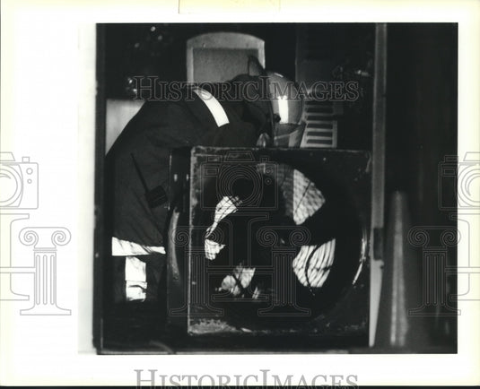 1991 Press Photo Fireman Uses Fan to Vent Smoke After House Fire, Metairie - Historic Images