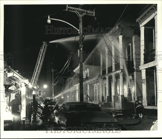 1988 Press Photo New Orleans Firefighters Battle Blaze on Baronne Street - Historic Images