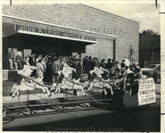 1968 Press Photo Firemen Christmas party for Lyons center handicapped children - Historic Images