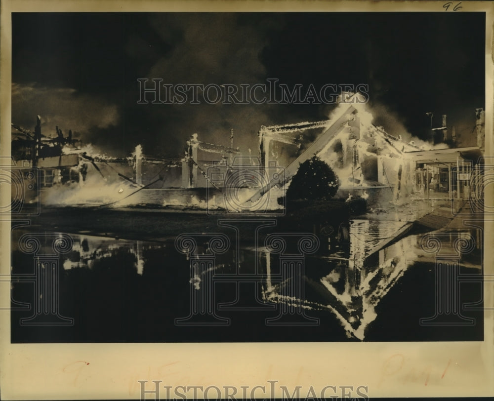 1980 Press Photo Five-alarm fire at American Standard's Manufacturing Comples - Historic Images