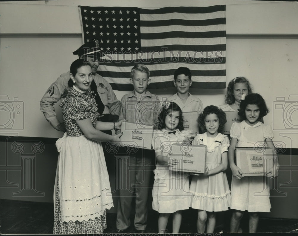 Terry Flettrich and winners of radio - Historic Images