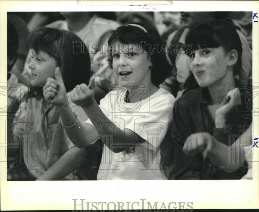 1989 Press Photo Fifth Ward Junior High students at Academics pep rally. - Historic Images