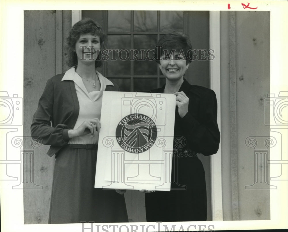 1990 Press Photo Officers of The Chamber-St. Tammany West hold new logo - Historic Images