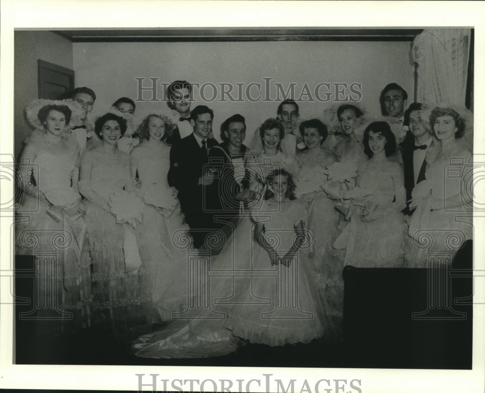 1984 Press Photo John Fields and the wedding entourage - nob11006 - Historic Images