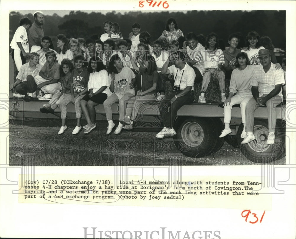 1988 Press Photo Local 4-H members &amp; students from Tennessee at Dorgnac&#39;s farm - Historic Images