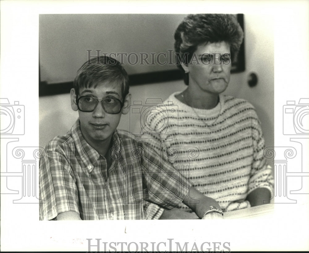 1985 Press Photo Matthew Fletcher at press conference at Ochsner Hospital - Historic Images