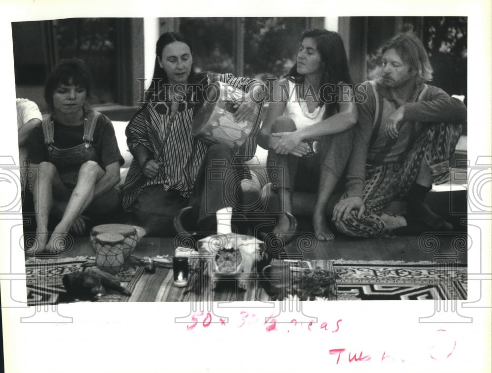 1992 Press Photo Ceremony on Native American Indian pipe & prayer ceremony - Historic Images