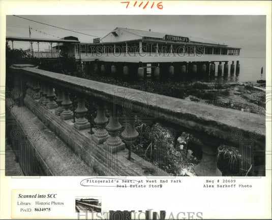 1988 Press Photo Fitzgerald's Restaurant at West End Park. - Historic Images