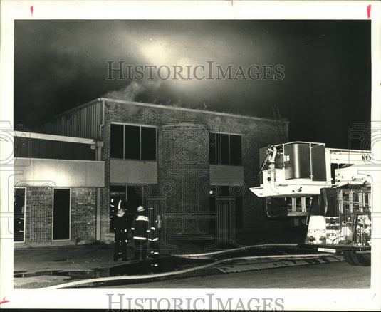 1987 Press Photo Firemen fight a one alarm fire at General Biomedical Service - Historic Images