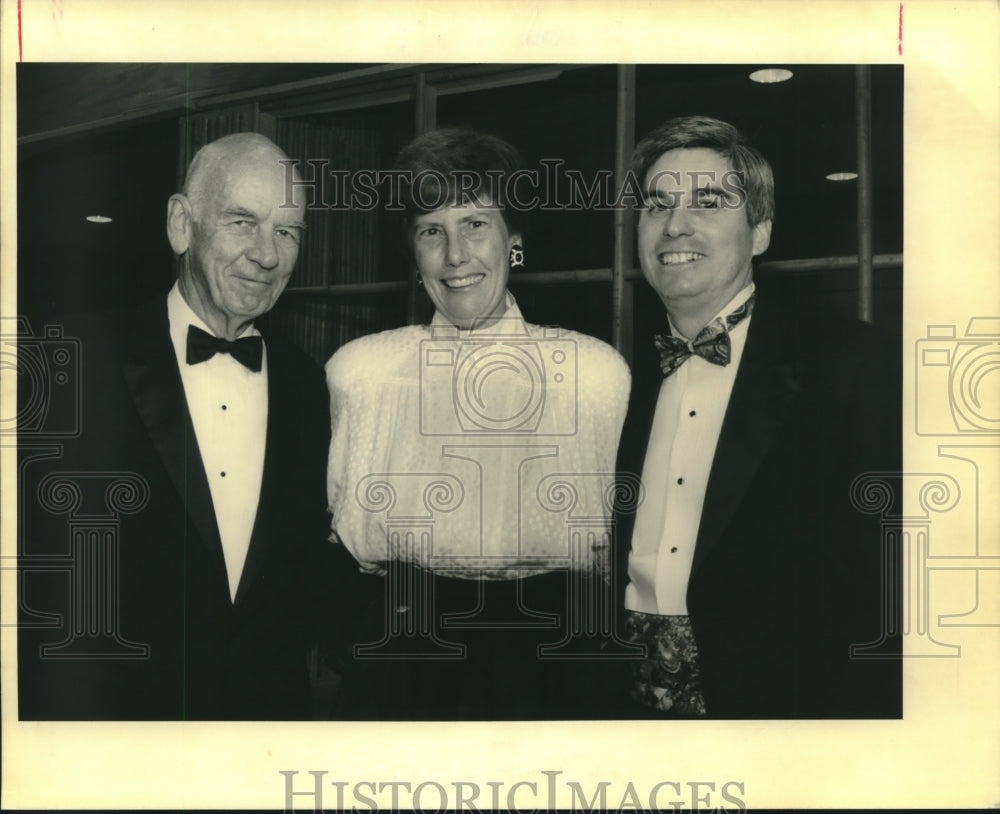 1992 Press Photo Tourist Committee - T.R. Fiddler, Dotty Kylce, Ralph Brennan - Historic Images