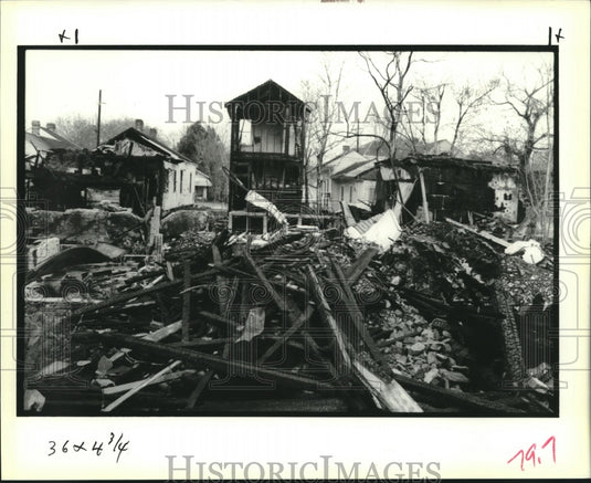 1989 Press Photo Fire aftermath N. Road, with Crete St. homes in background - Historic Images