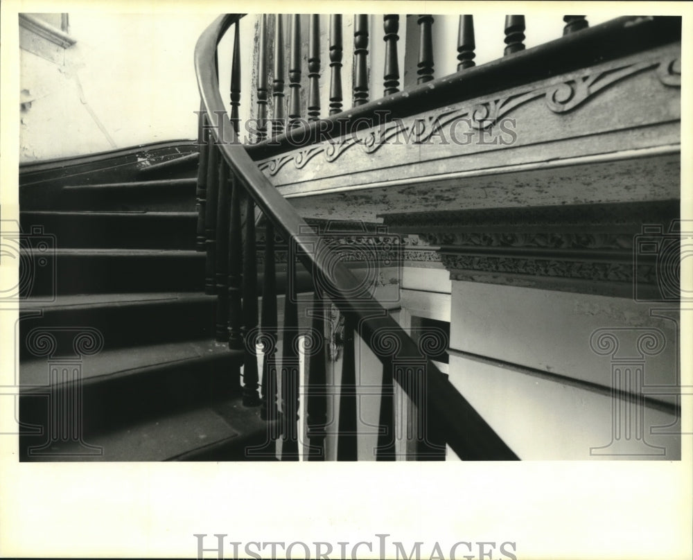 1995 Press Photo Architectural work inside Italianate mansion at 1456 Camp St. - Historic Images