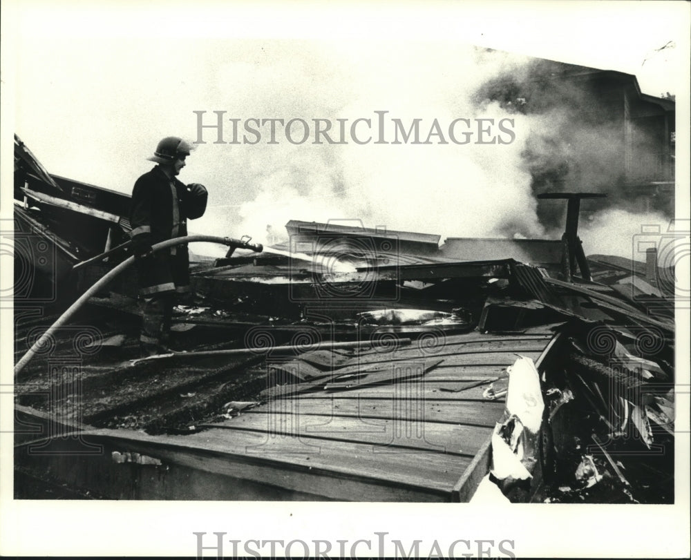 1981 Press Photo Westlink Fire, Garden Oaks and Heritage - nob11192 - Historic Images