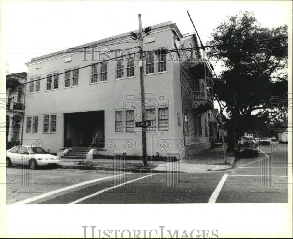 1995 Press Photo Exterior view of renovated apartment building, New Orleans - Historic Images