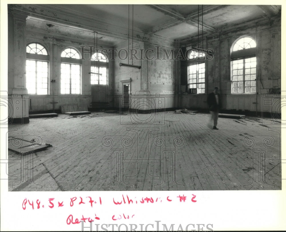 1993 Press Photo Second floor space of historic building on Chartres. - Historic Images