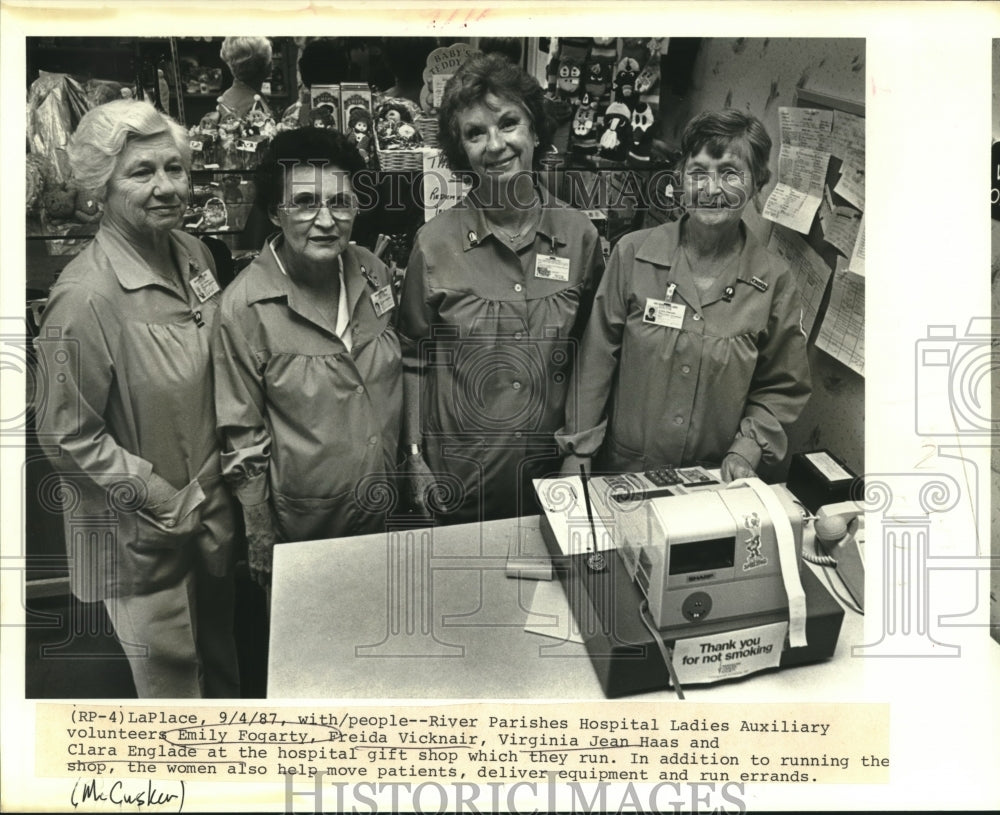 1987 Press Photo Emily Fogarty &amp; other River Parishes Hospital volunteers - Historic Images