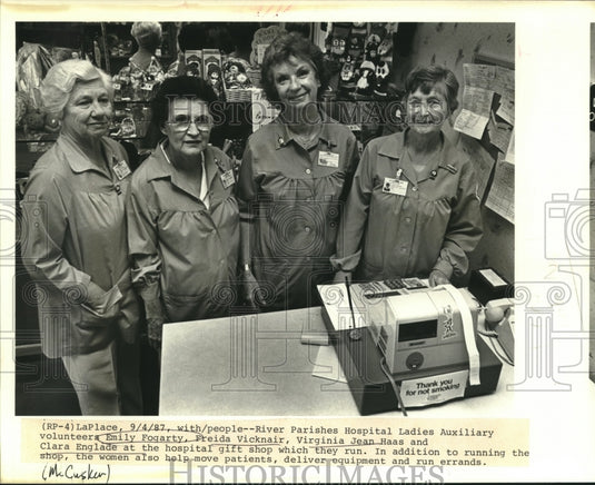 1987 Press Photo Emily Fogarty & other River Parishes Hospital volunteers - Historic Images